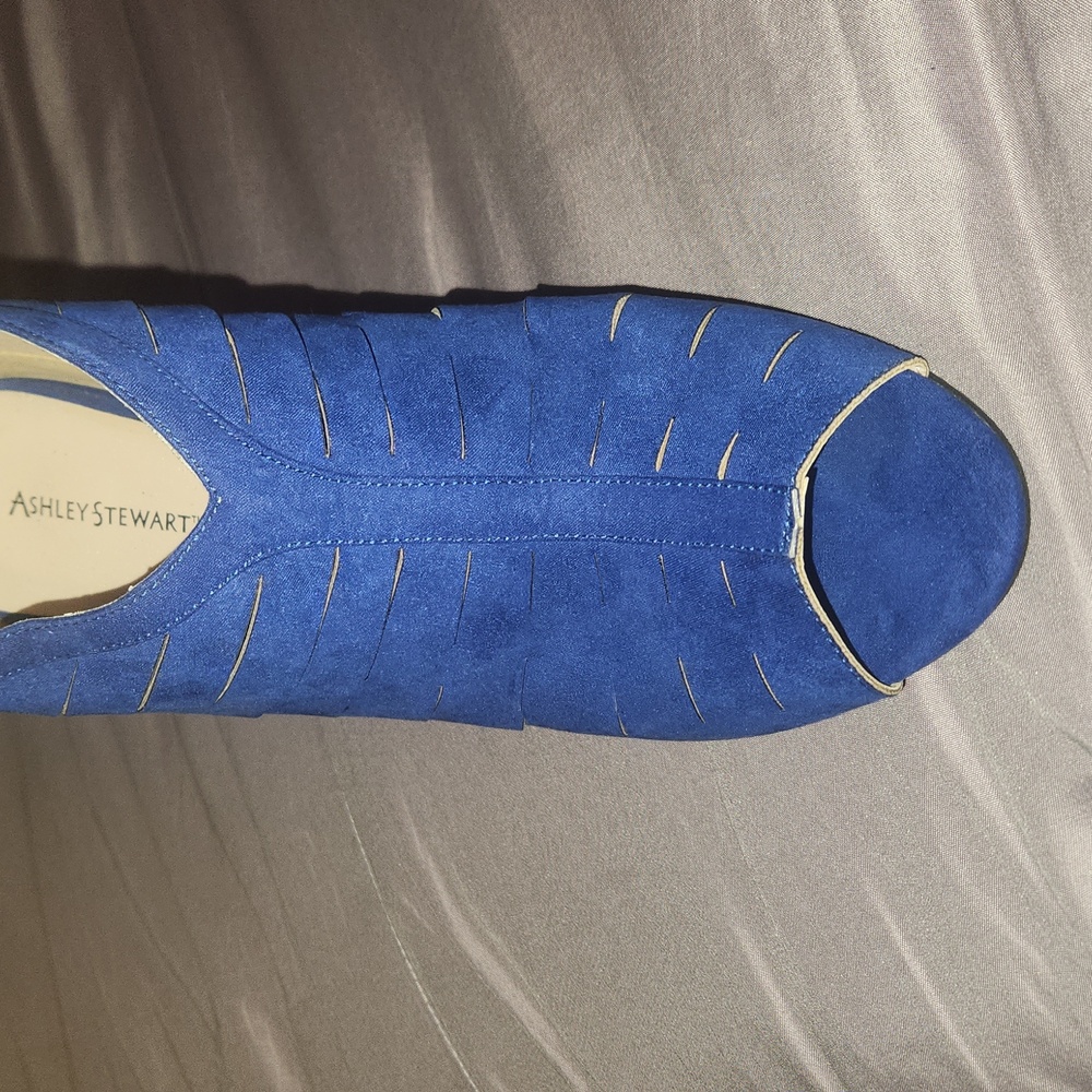 Shoes - Picture 3 of 4
